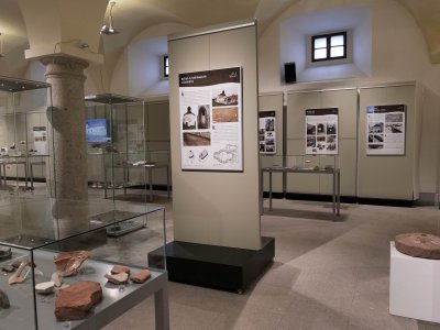 Komentovaná prohlídka výstavy Archeologické výzkumy, objevy a nálezy 26. července 2023